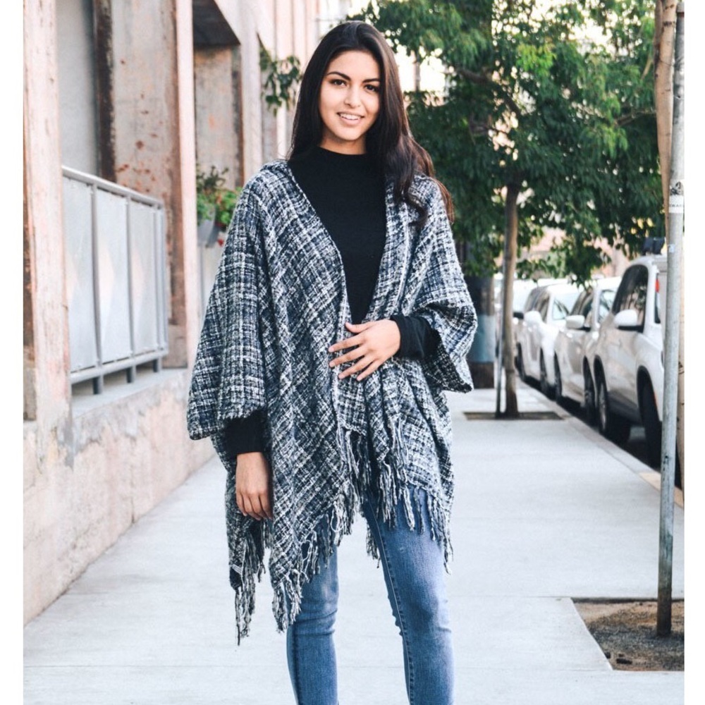 💙 Tweed Ruana Poncho Wrap with Hood & Tassels - Picture 2 of 4